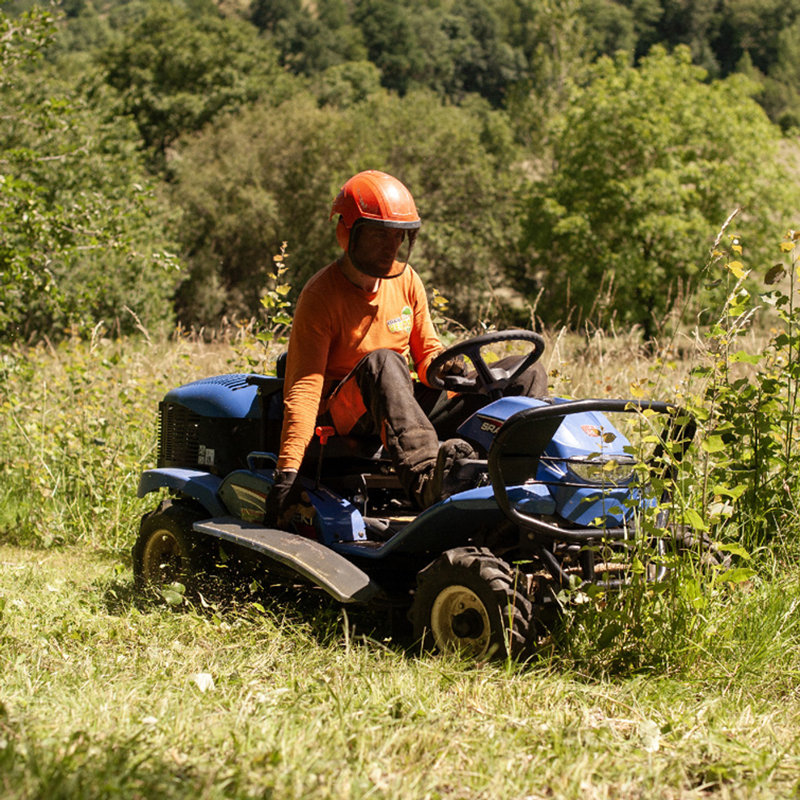 038-espacesverts09-debroussailleuse_autoportee_4x4.-c